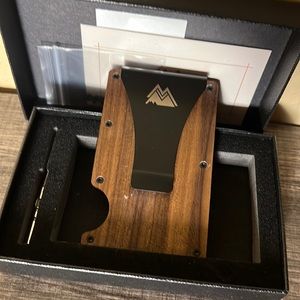 Mountain Voyage Minimalist Wallet Walnut Wood Carbon Fiber